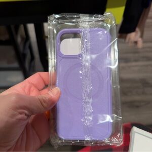Purple iPhone 15 case. 6.1 size. Tendam